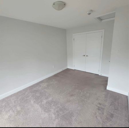 For Lease - 1048 Beach Comber Road, Mississauga, Ontario - Photo 2