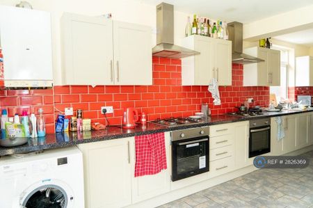 1 bedroom in a house share to rent - Photo 4