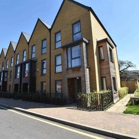 Churchill Road, Uxbridge, UB10 - Photo 1