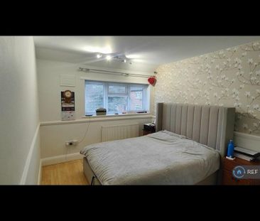 1 bedroom in a house share to rent - Photo 4