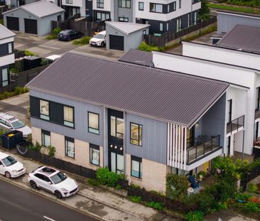 Sunny Corner Home - Photo 2