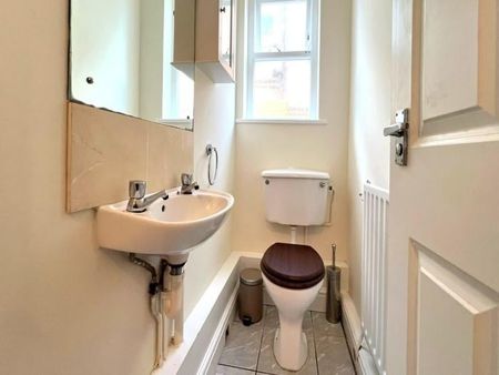 2 Bed Flat, St Quintin Avenue, W10 - Photo 5