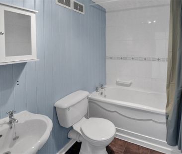 Whitchurch Way, Halton Lodge, Runcorn, WA7 5YP - Photo 3