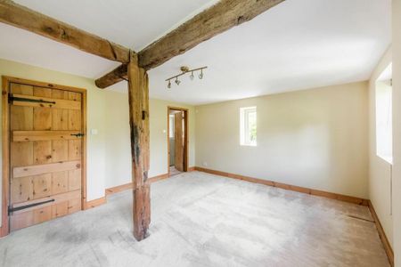 4 bedroom character property to rent - Photo 2