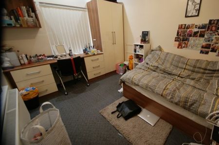 10 Bed - Kirkstall Lane, Headingley, Leeds - Photo 5