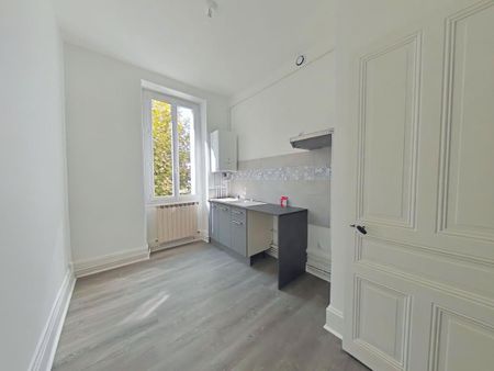 Location Appartement 4 pièces 90m² ROMANS SUR ISERE 26100 - Photo 5