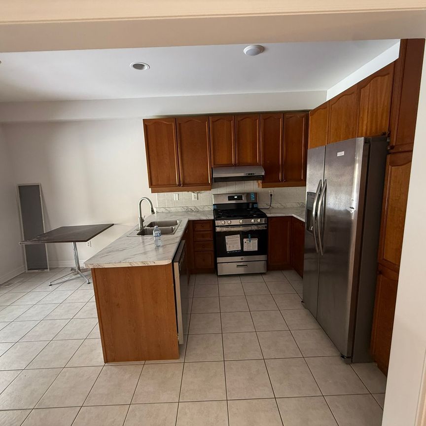 For Lease - 121 Wharnsby Drive, Toronto, Ontario - Photo 1