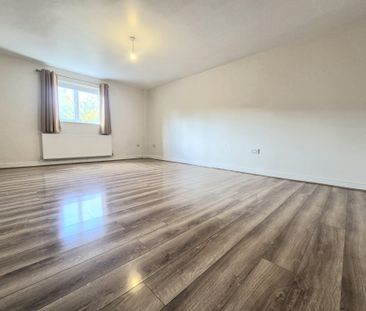 Halifax, Hipperholme - Photo 1