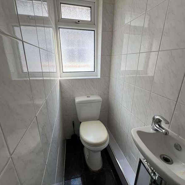 Ellerdine Road, Hounslow, TW3 - Photo 1