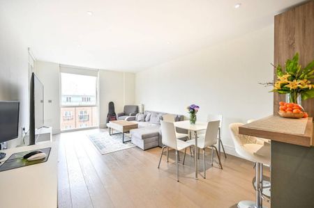 2 bedroom flat to rent - Photo 2