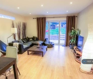 5 bedroom semi-detached house to rent - Photo 2