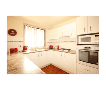 Spacious Family Home in a Sought-After Location - Photo 2