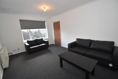 4 bedroom private hall to rent - Photo 3