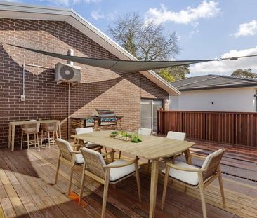 Stylish Comfort with Dandenong Views and Walkable Convenience - Photo 3