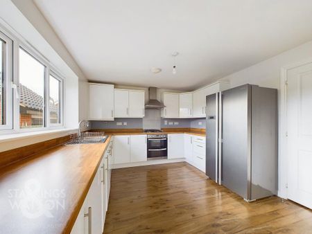 5 bedroom detached house to rent - Photo 4