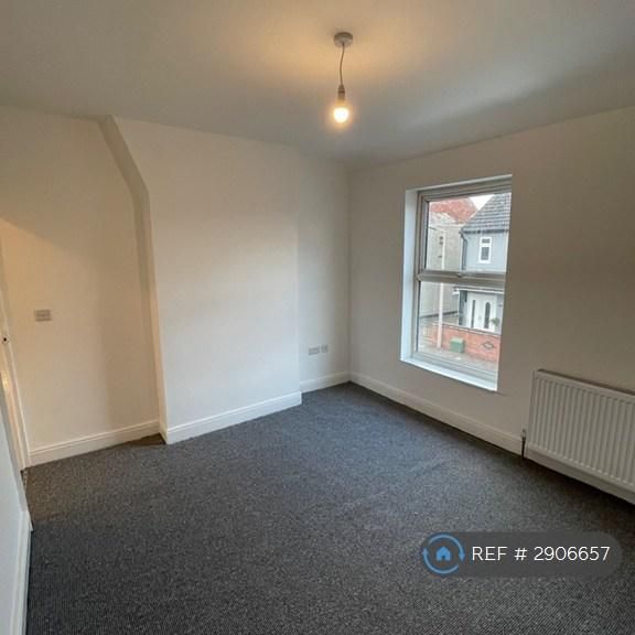 2 bedroom end of terrace house to rent - Photo 1