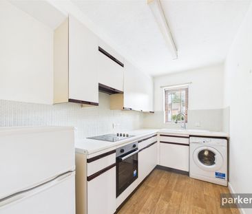 Polehampton Close, Twyford, Reading, Berkshire, RG10 - Photo 2