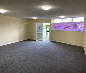 4 bedroom home in Liberton! - Photo 6