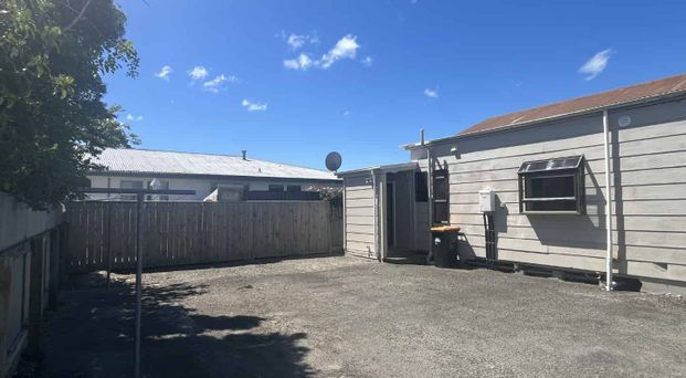 Student Rentals - Four Bedrooms - Centrally Located - Photo 1