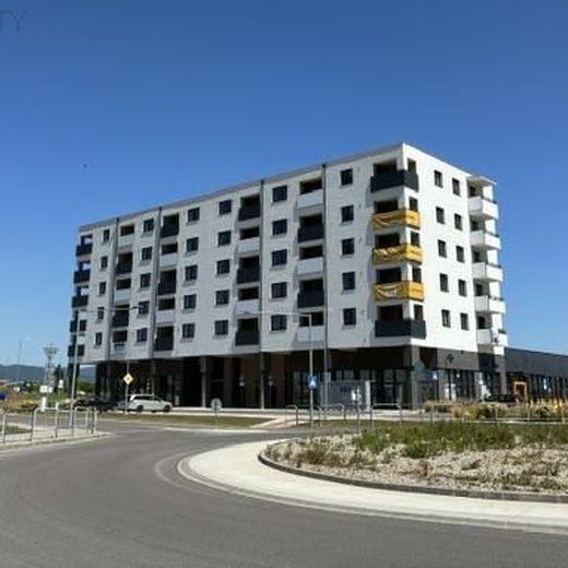 Na prenájom 1 izbový byt v Novej Dubnici, kompletne zariadený - Photo 1