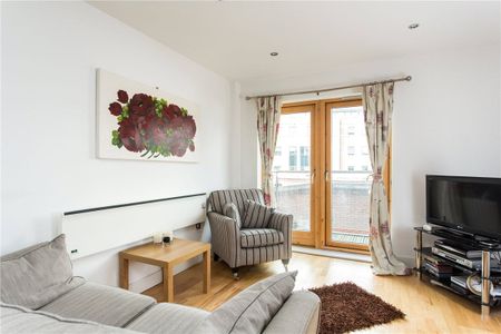 A superb 2 bedroom furnished apartment in the heart of the city centre. A bright and contemporay property and an all round must to view! - Photo 4