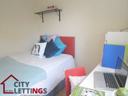 4 Bedroom Apartment - Photo 3
