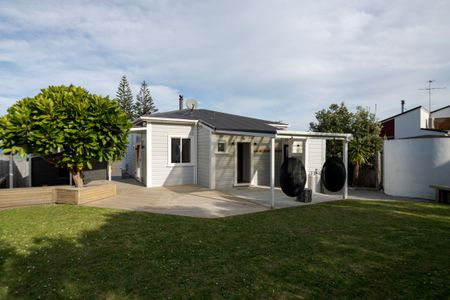 Oh so close to the beach! - Photo 4