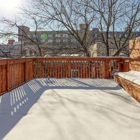 PLATEAU | DERNIER ÉTAGE | MEUBLÉ & ÉQUIPÉ | 1200 PC | GRANDE TERRASSE | STATIONNEMENT - Photo 3