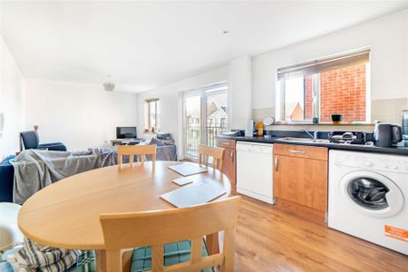 2 bedroom apartment to rent - Photo 5