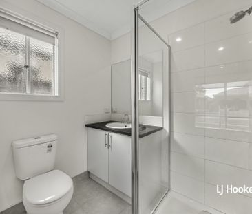 11 Grovedale Way, Manor Lakes VIC, Belconnen - Photo 6