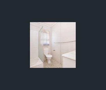 Tranquil and sun filled two bedroom apartment - Photo 4