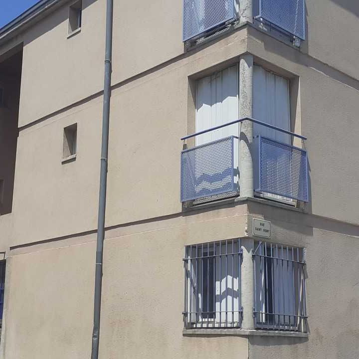 NIMES CENTRE/LYCEE DHUODA - RUE HENRI IV - STUDIO 21.32 M2 AU 1ER ETAGE - Photo 1