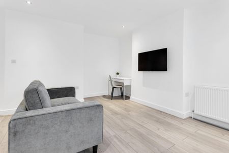 1 bedroom Flat To Let - Photo 3
