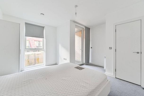 3 bedroom flat to rent - Photo 1