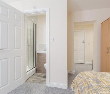 1 bedroom in a house share to rent - Photo 1