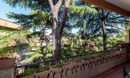 Aventino: Bright Furnished or empty 3 bedroom, 3 bath, located on high sunny floor, balconies, parking, near FAO and metro on elegant tree lined street near services, shops and transport. #1820 - Photo 5