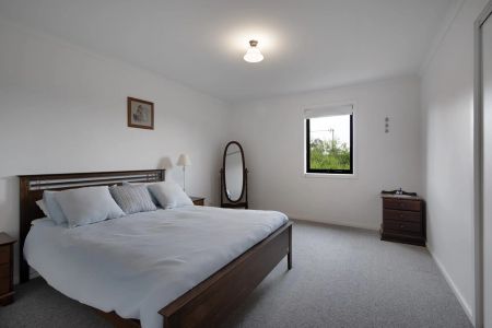 11 Lorne Terrace, Flora Hill. - Photo 4