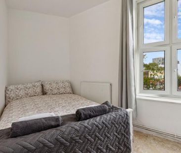 3 bedroom flat to rent - Photo 2