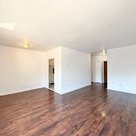 1 CH - 1 SDB - Westmount - $1,350 /mo - Photo 3