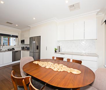 1 Ashbury Court, Mount Waverley VIC 3149 - House For Rent | Domain - Photo 3