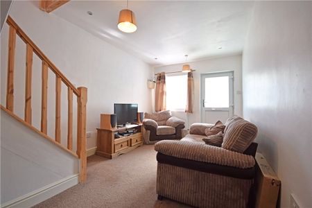 Well presented 1 bedroom house situated just to the east of Cambridge. GCH. Street parking. Furnished. - Photo 2