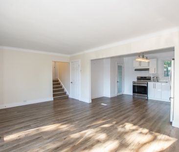 **ALL INCLUSIVE** Gorgeous 2 Bedroom Main Unit in St. Catharines!! - Photo 3