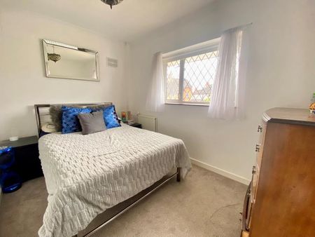 4 bedroom detached house to rent - Photo 2