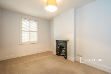 4 bedroom semi-detached house to rent - Photo 3