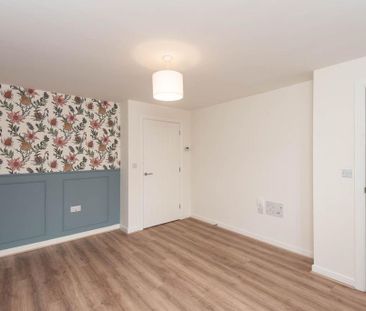 3 bedroom semi-detached house to rent - Photo 3