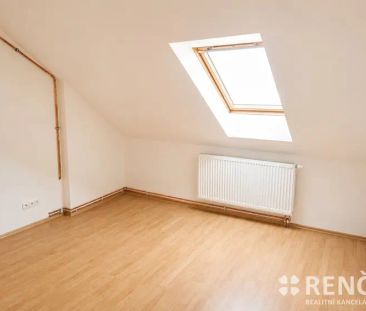 Pronájem udržovaného bytu 2+1 v bezprostřední blízkosti centra měst... - Photo 4