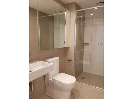 Spacious One Bedroom Apartment - Photo 4