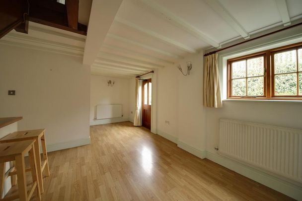 2 bedroom end of terrace house to rent - Photo 1