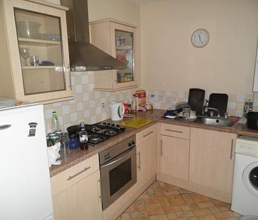 2 Bed Flat Second Avenue - Photo 3