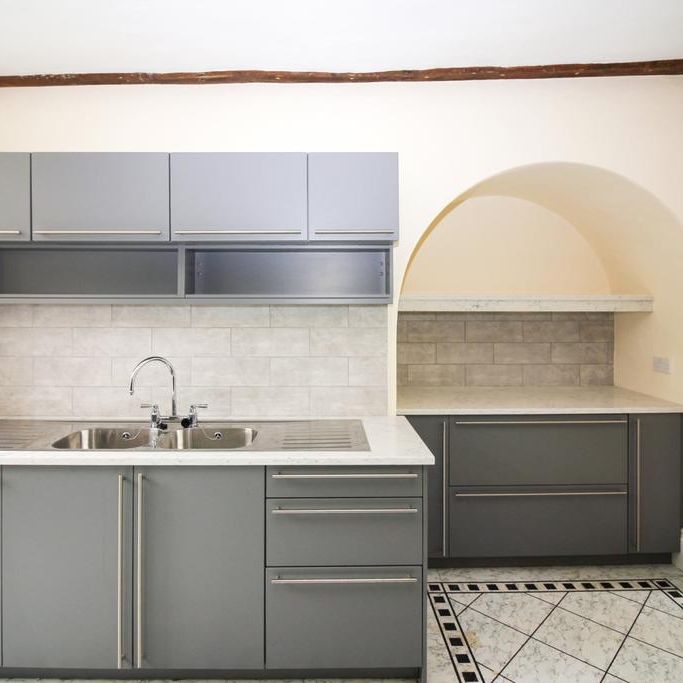 5 bedroom townhouse to rent - Photo 1